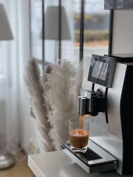 Quelle différence entre un coffee corner et un distributeur automatique de café dans une entreprise de Pessac, en Gironde? 