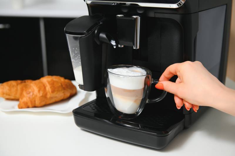 Qui peut installer un coffee corner dans une entreprise de Libourne (33)? 