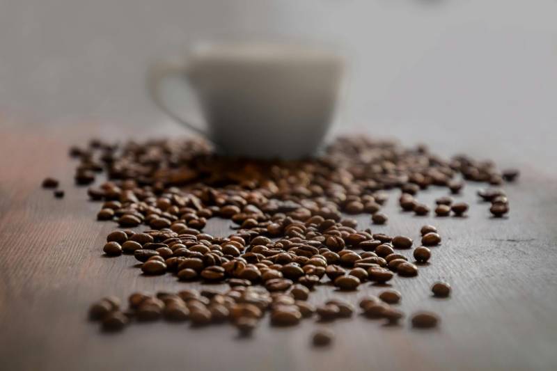 Trouver une société sérieuse et réactive pour assurer le réassort de café de mon coffee corner à Pessac, en Gironde