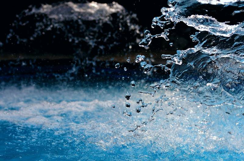 Trouver une société sérieuse pour l'installation d'une fontaine à eau dans une concession automobile de Libourne, près de Bordeaux, en Gironde