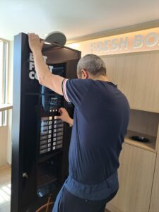 entreprise sérieuse pour l'installation et la maintenance des distributeurs automatiques de boissons et snacking autour de Bordeaux